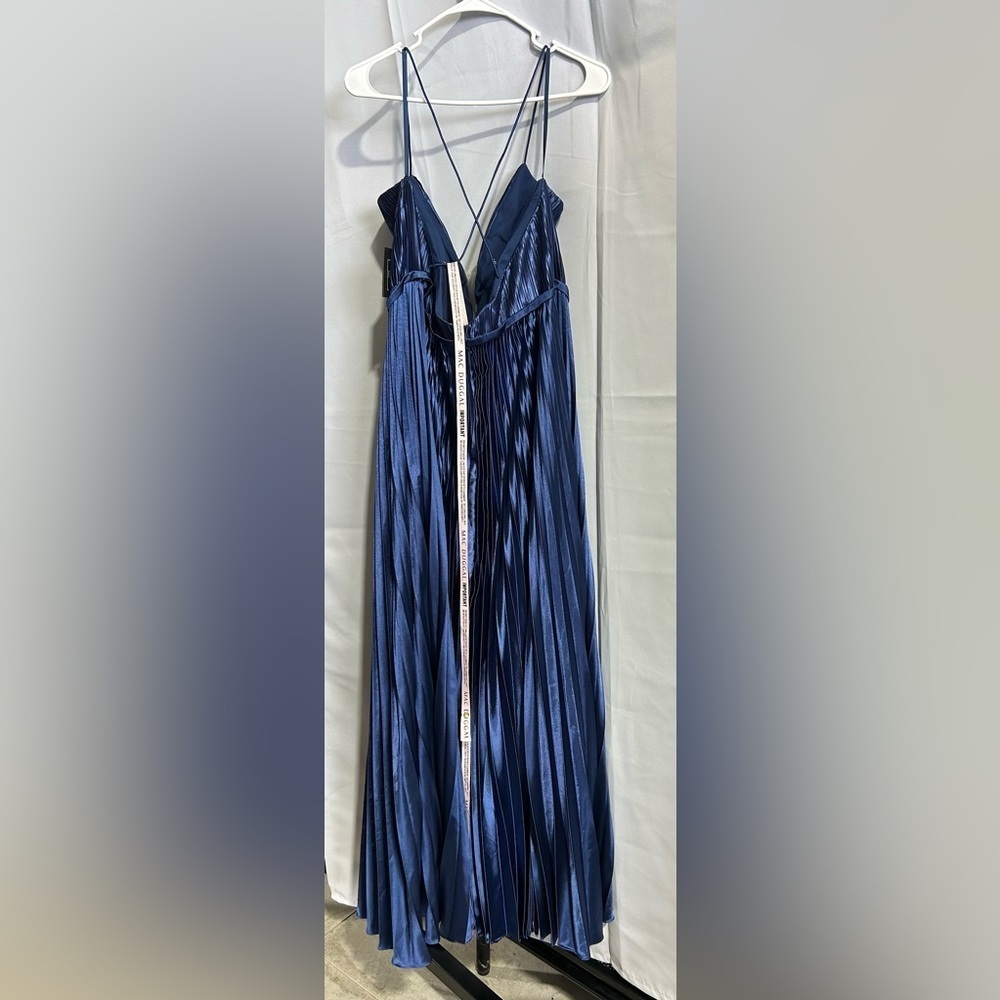 Mac Duggal 49039 NWT Plunge Neck Pleated Evening Gown - Picture 5 of 8